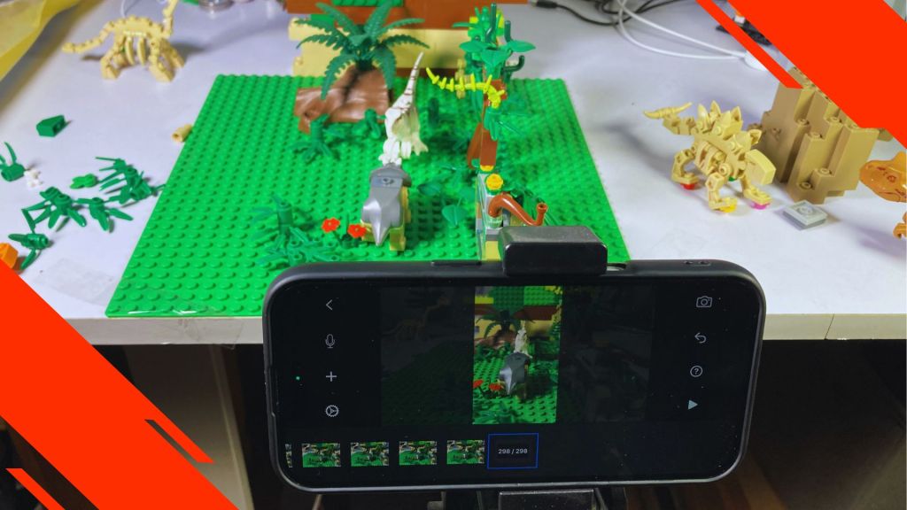 Teléfono móvil grabando una escena con minifiguras de LEGO para una animación stop motion.