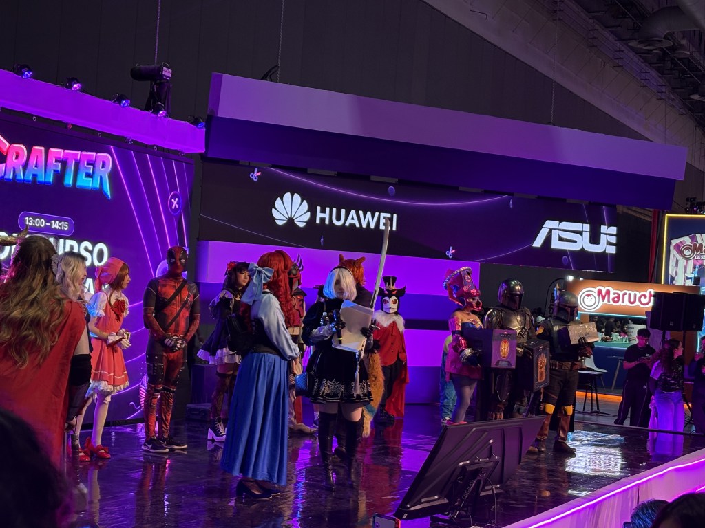 Concurso de Cosplay en el que anunciaron los ganadores en el tercer dìa del Liverpool Gaming Fest 